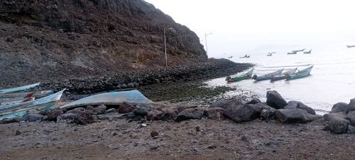 صيادو فقم.. حين تتكلم الأمواج ويصمت المرسى