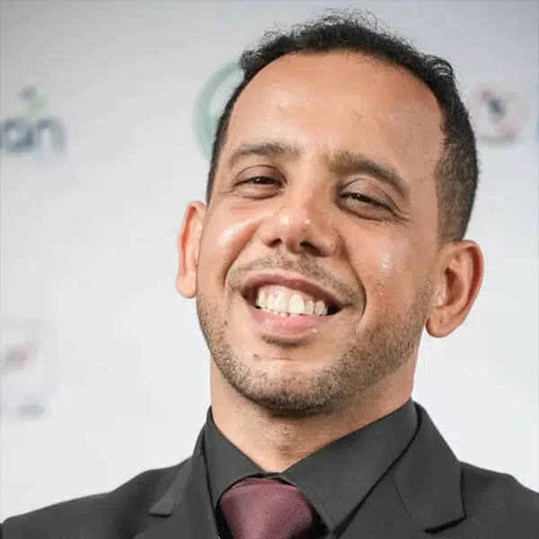 علي بن عامر